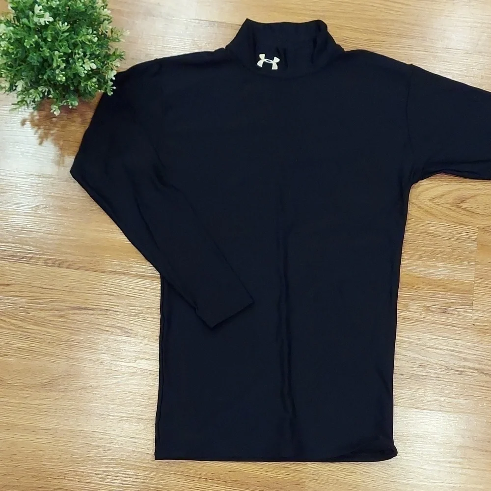 Under Armour  MD top Size S-M